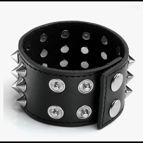 NWOT Studded Accessory Set - Picture 6 of 10